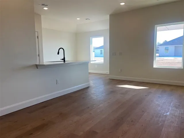 Photo 3 — 921 Hazy Brook Circle, Chickasha, OK 73018