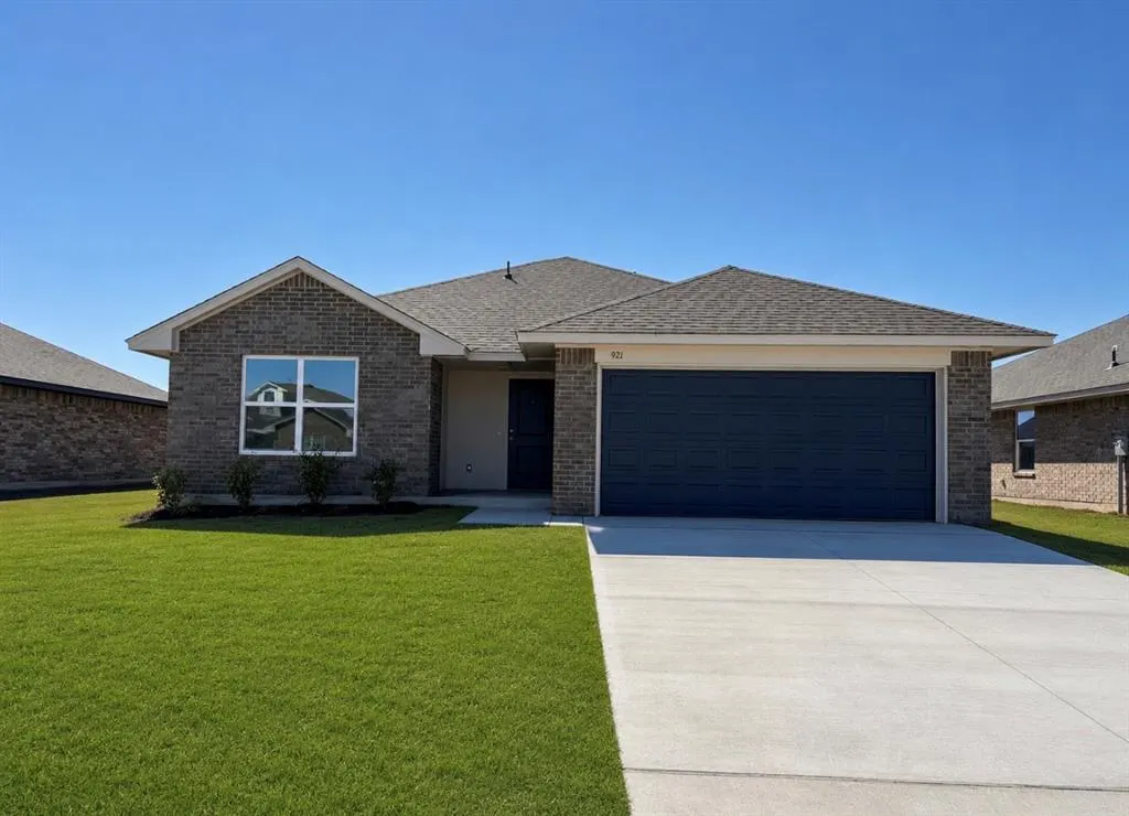 Front exterior — 921 Hazy Brook Circle, Chickasha, OK 73018