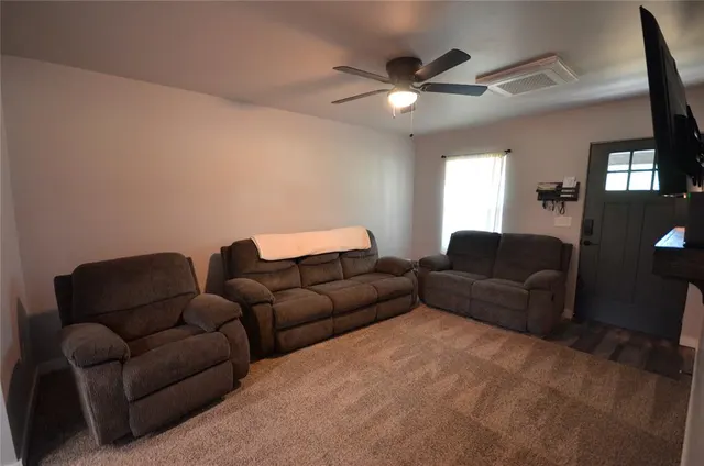 Photo 4 — 313 SE 2nd Street, Blanchard, OK 73010