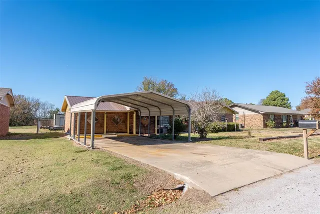 Photo 3 — 503 S 9th Street, Okemah, OK 74859