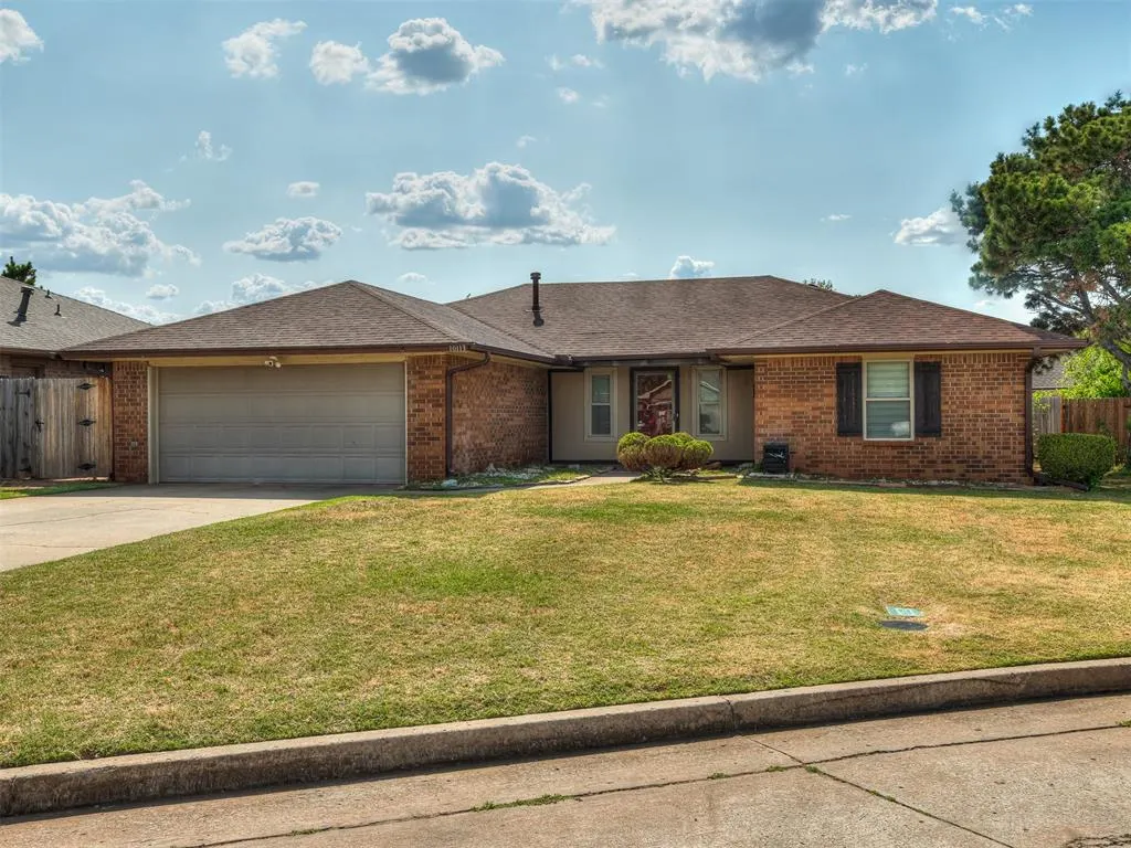Photo 2 — 10113 Albert Lane, Yukon, OK 73099