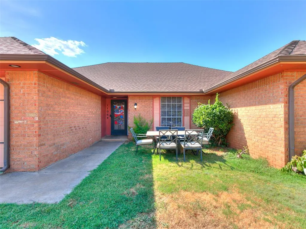 Photo 3 — 11064 Folkstone Drive, Yukon, OK 73099