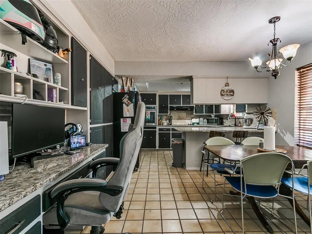 Photo 8 — 11064 Folkstone Drive, Yukon, OK 73099