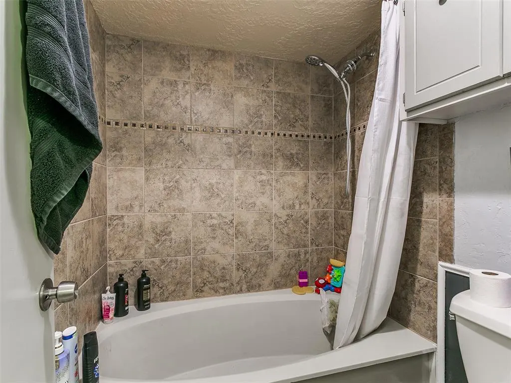 Photo 17 — 11064 Folkstone Drive, Yukon, OK 73099