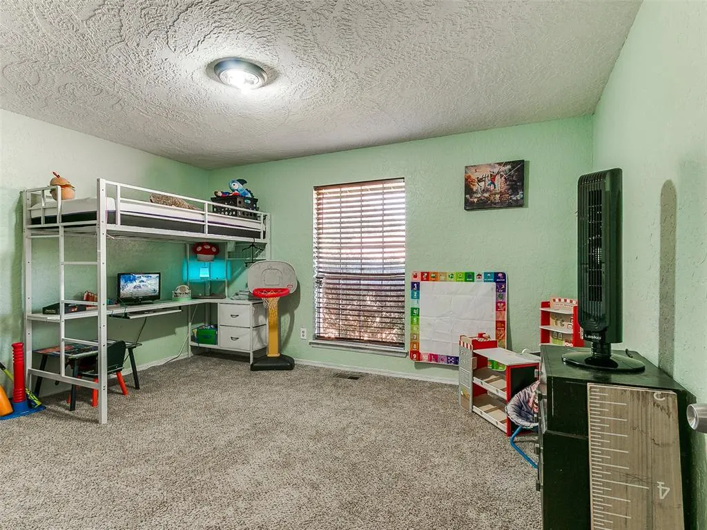 Photo 18 — 11064 Folkstone Drive, Yukon, OK 73099