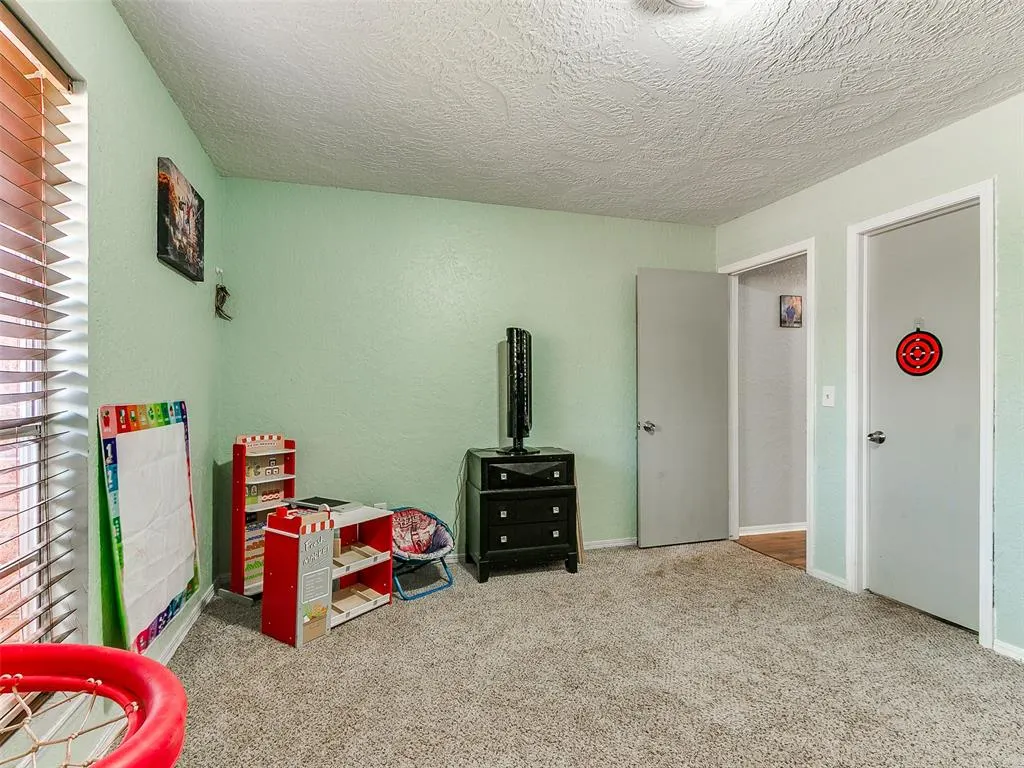 Photo 19 — 11064 Folkstone Drive, Yukon, OK 73099