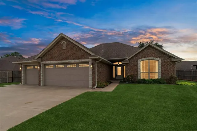 Photo 2 — 1507 O'Susanna, Shawnee, OK 74804