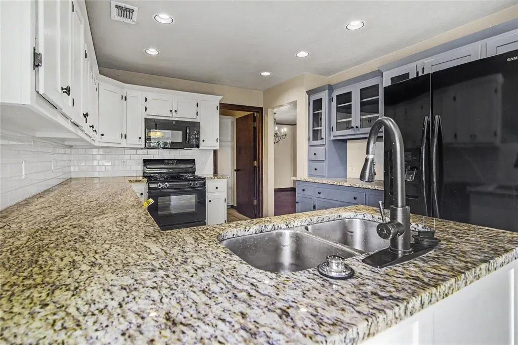 Photo 12 — 15604 Hyde Parke Drive, Edmond, OK 73013