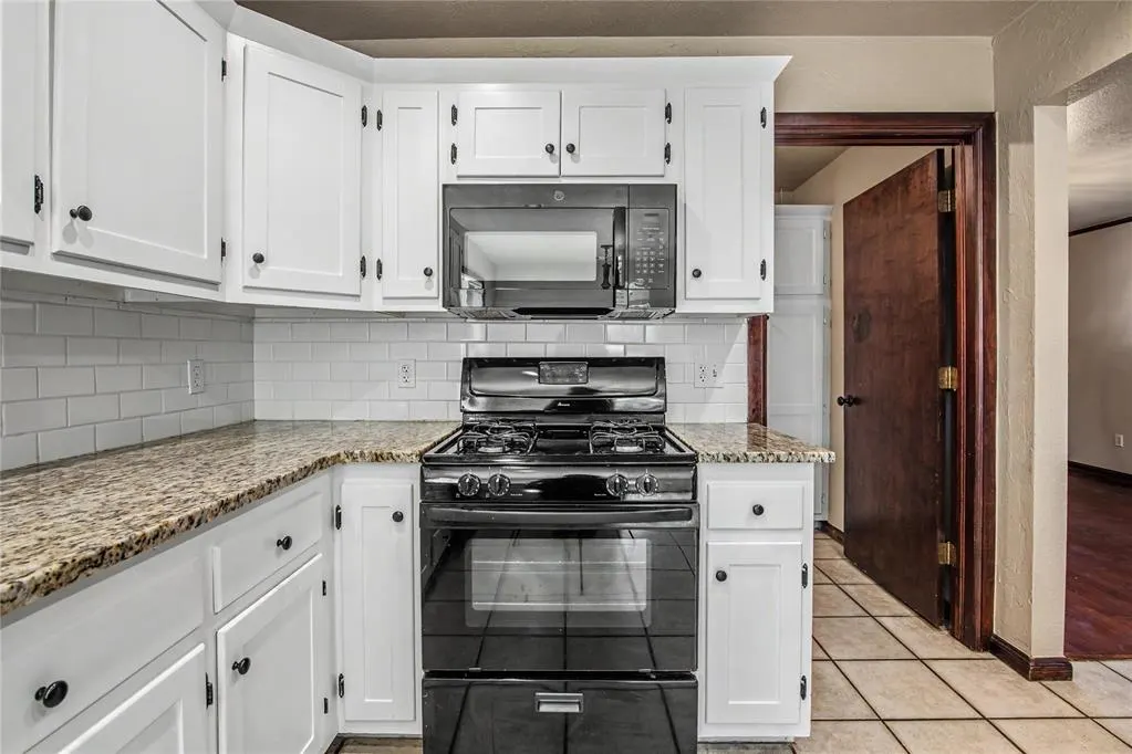 Photo 13 — 15604 Hyde Parke Drive, Edmond, OK 73013