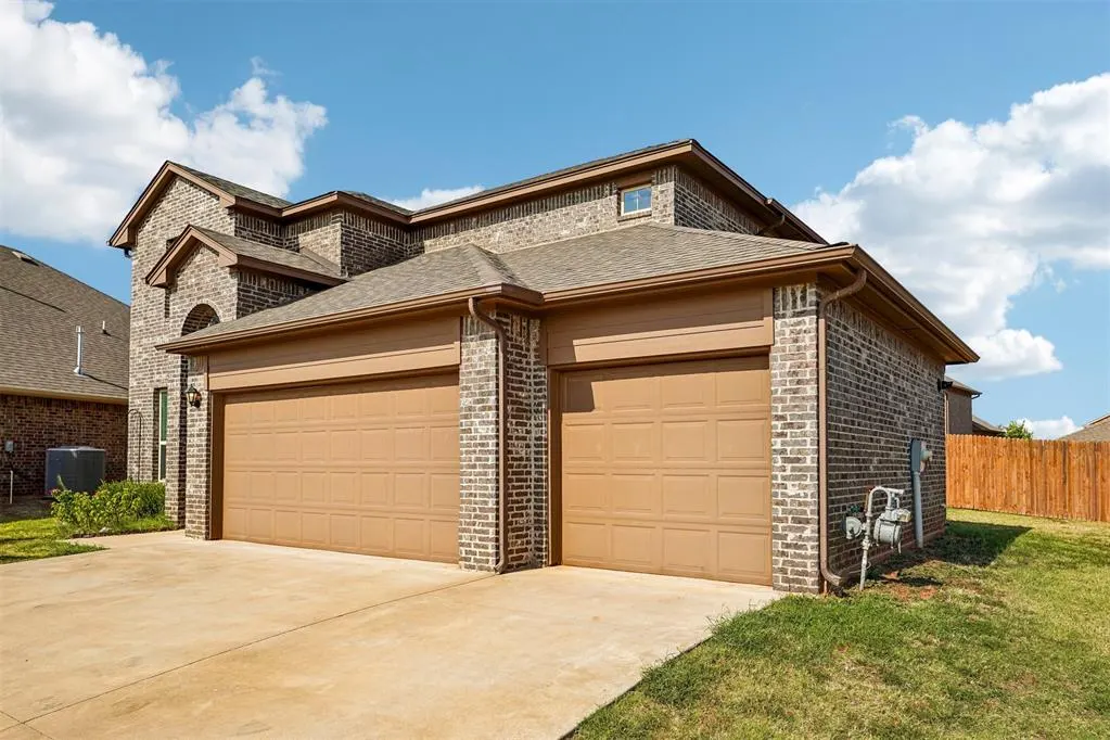 Photo 2 — 14721 Rambling Creek Circle, Oklahoma City, OK 73142