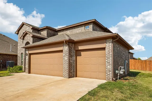 Photo 2 — 14721 Rambling Creek Circle, Oklahoma City, OK 73142