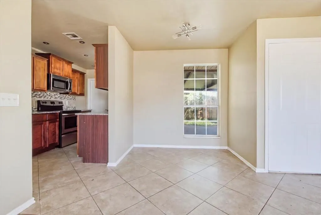 Photo 6 — 1500 Autumn Drive, Oklahoma City, OK 73160
