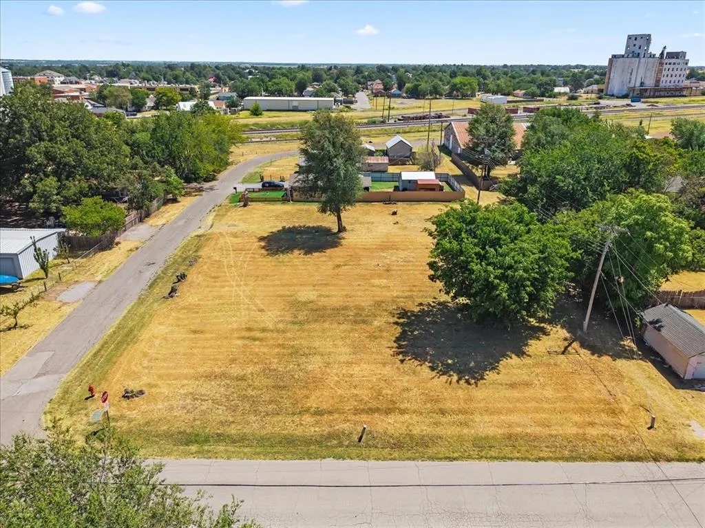 Photo 3 — 511 W Cobb Street, El Reno, OK 73036