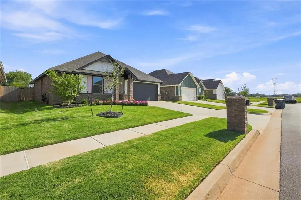Photo 2 — 12309 SW 30th Street, Yukon, OK 73099