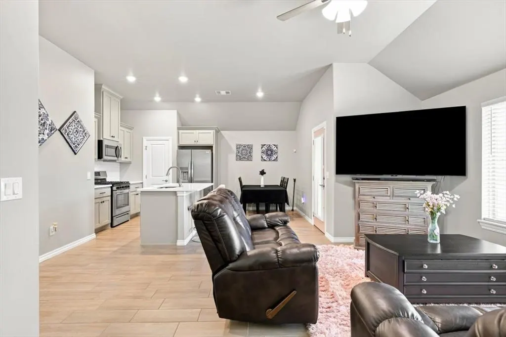 Photo 4 — 12309 SW 30th Street, Yukon, OK 73099
