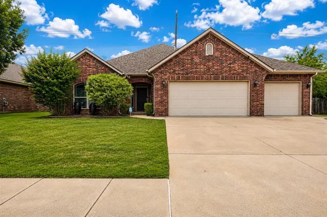 Front exterior — 16300 W Petaluma Place, Edmond, OK 73013