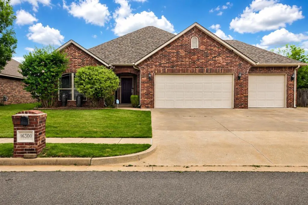 Photo 2 — 16300 W Petaluma Place, Edmond, OK 73013