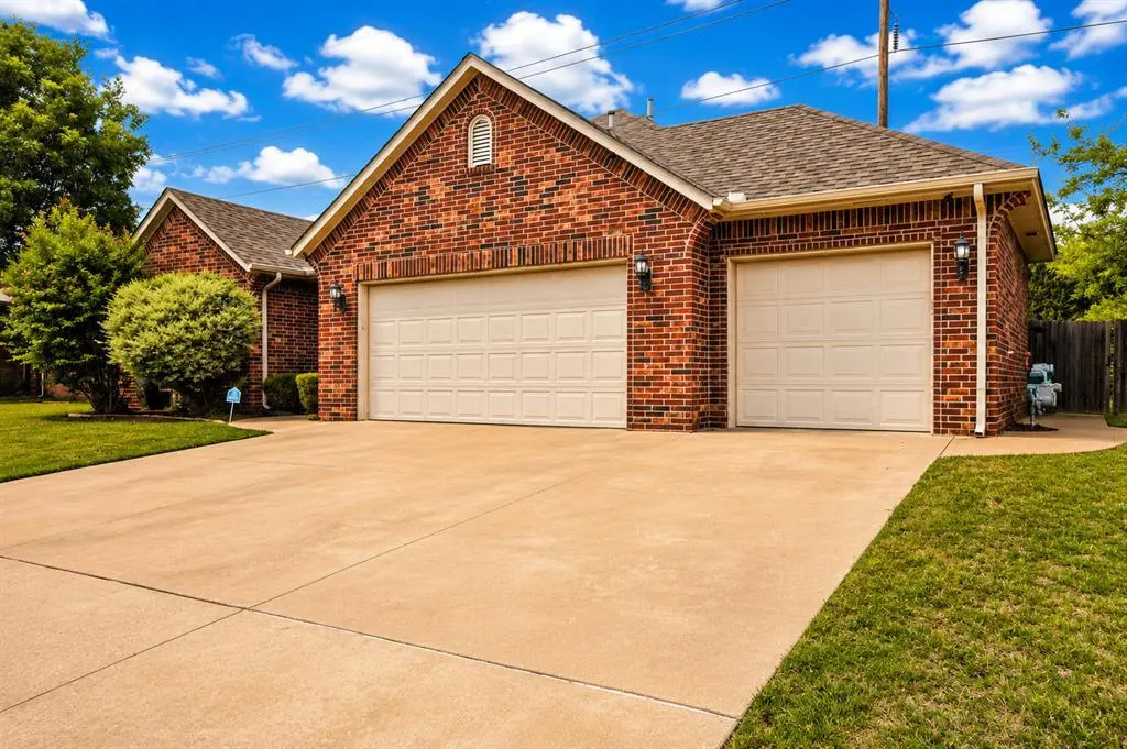 Photo 3 — 16300 W Petaluma Place, Edmond, OK 73013