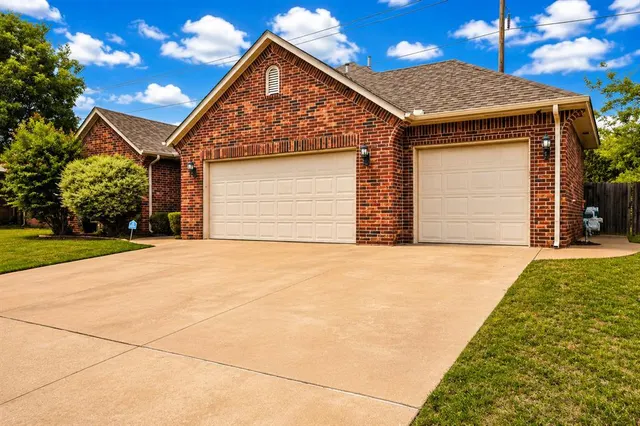 Photo 3 — 16300 W Petaluma Place, Edmond, OK 73013