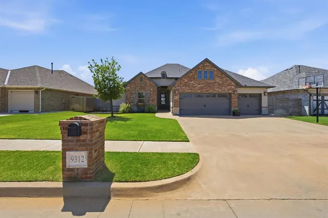 Photo 2 — 9312 NW 81st Street, Yukon, OK 73099