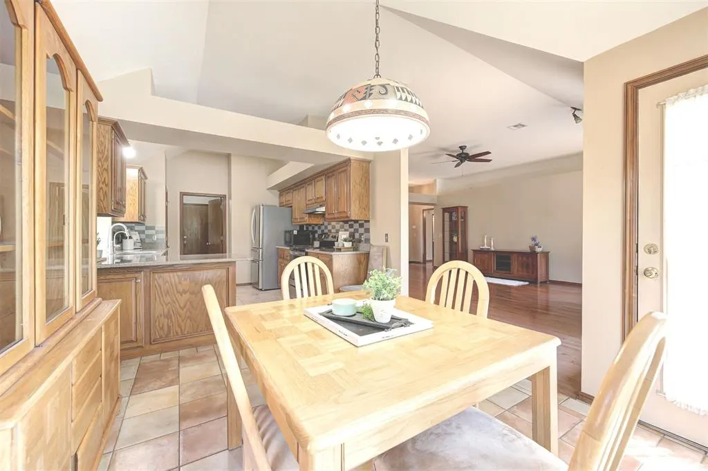 Photo 7 — 4100 Drawbridge Lane, Norman, OK 73072