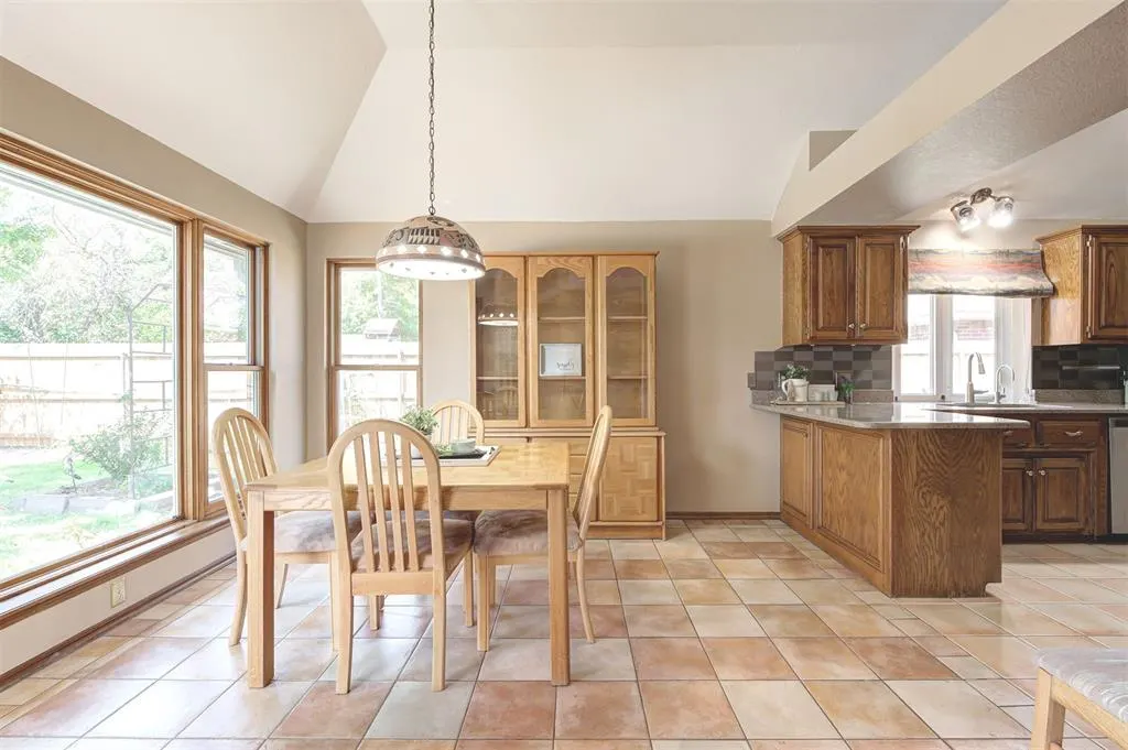 Photo 9 — 4100 Drawbridge Lane, Norman, OK 73072