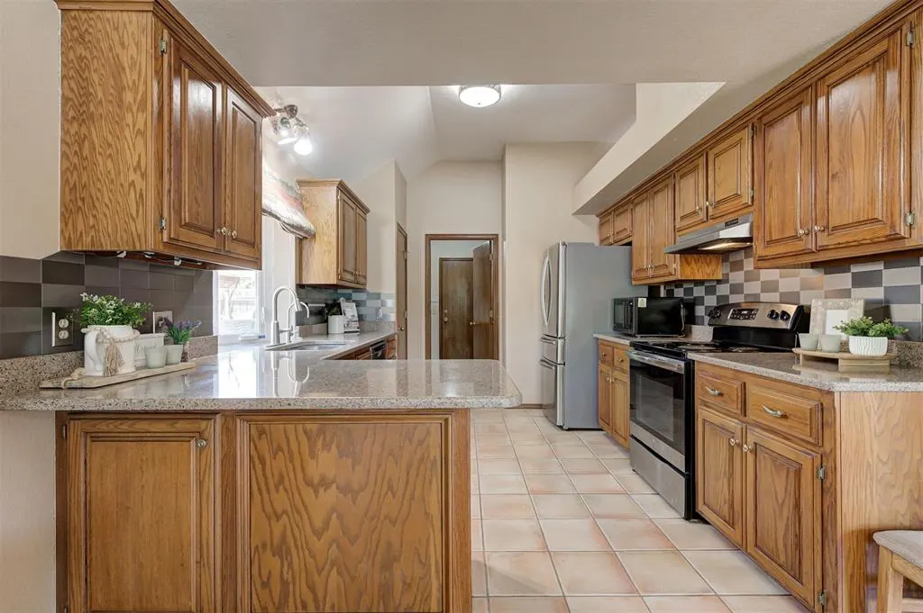 Photo 11 — 4100 Drawbridge Lane, Norman, OK 73072