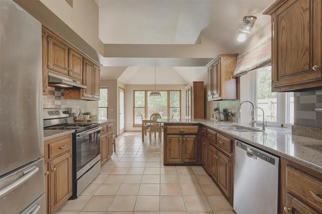 Photo 12 — 4100 Drawbridge Lane, Norman, OK 73072