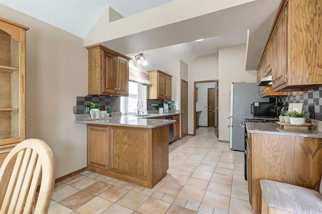 Photo 15 — 4100 Drawbridge Lane, Norman, OK 73072