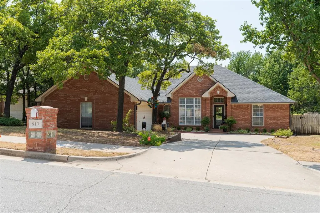 Front exterior — 817 Fox Hill Drive, Edmond, OK 73034