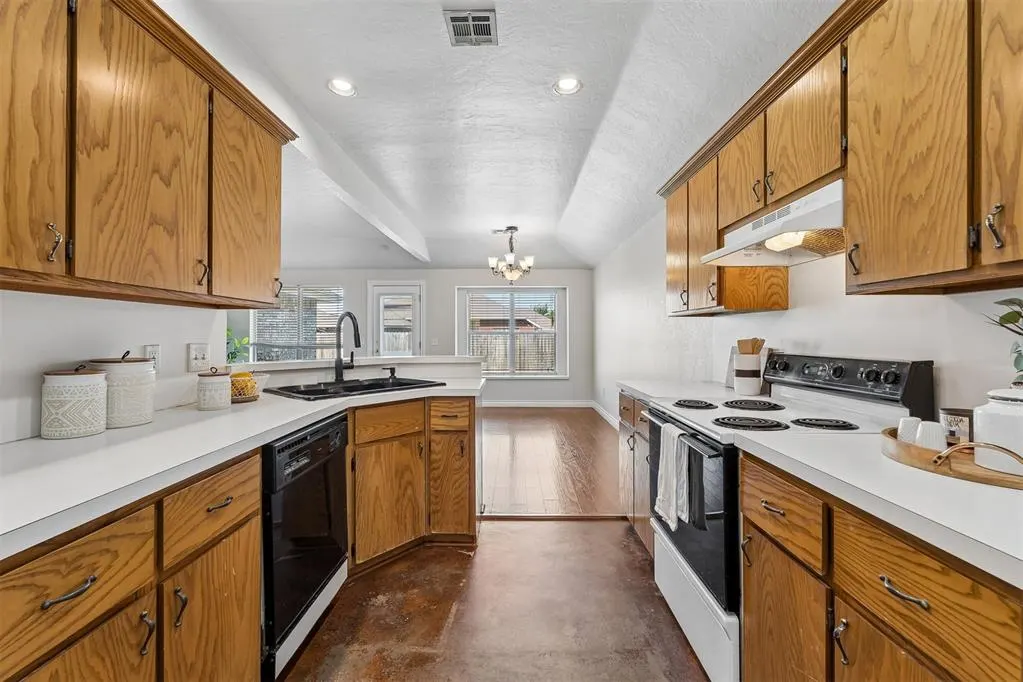 Photo 14 — 14413 S Harvey Avenue, Oklahoma City, OK 73170