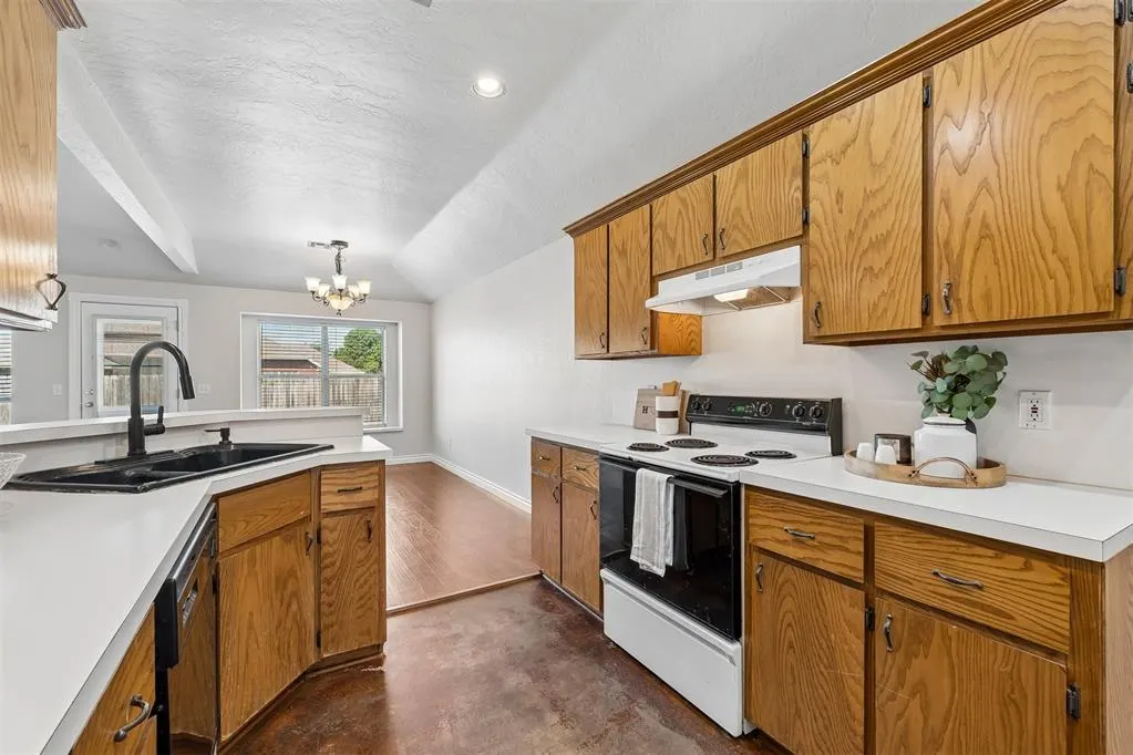 Photo 16 — 14413 S Harvey Avenue, Oklahoma City, OK 73170