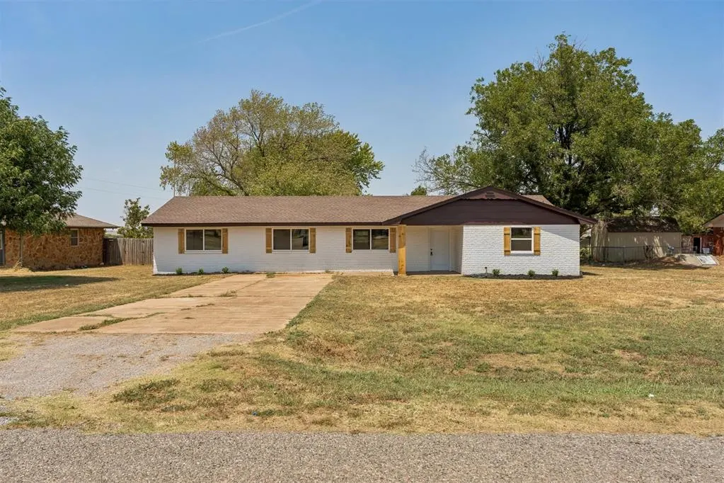 Front exterior — 2024 E Robberts Avenue, Kingfisher, OK 73750