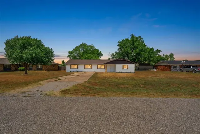 Photo 2 — 2024 E Robberts Avenue, Kingfisher, OK 73750
