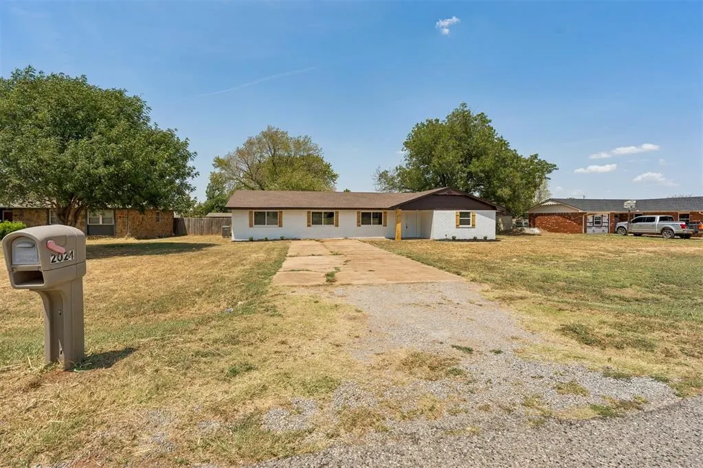 Photo 3 — 2024 E Robberts Avenue, Kingfisher, OK 73750