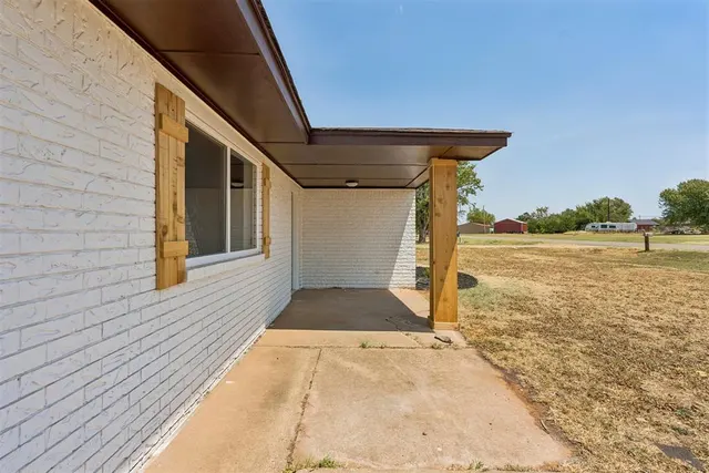 Photo 6 — 2024 E Robberts Avenue, Kingfisher, OK 73750