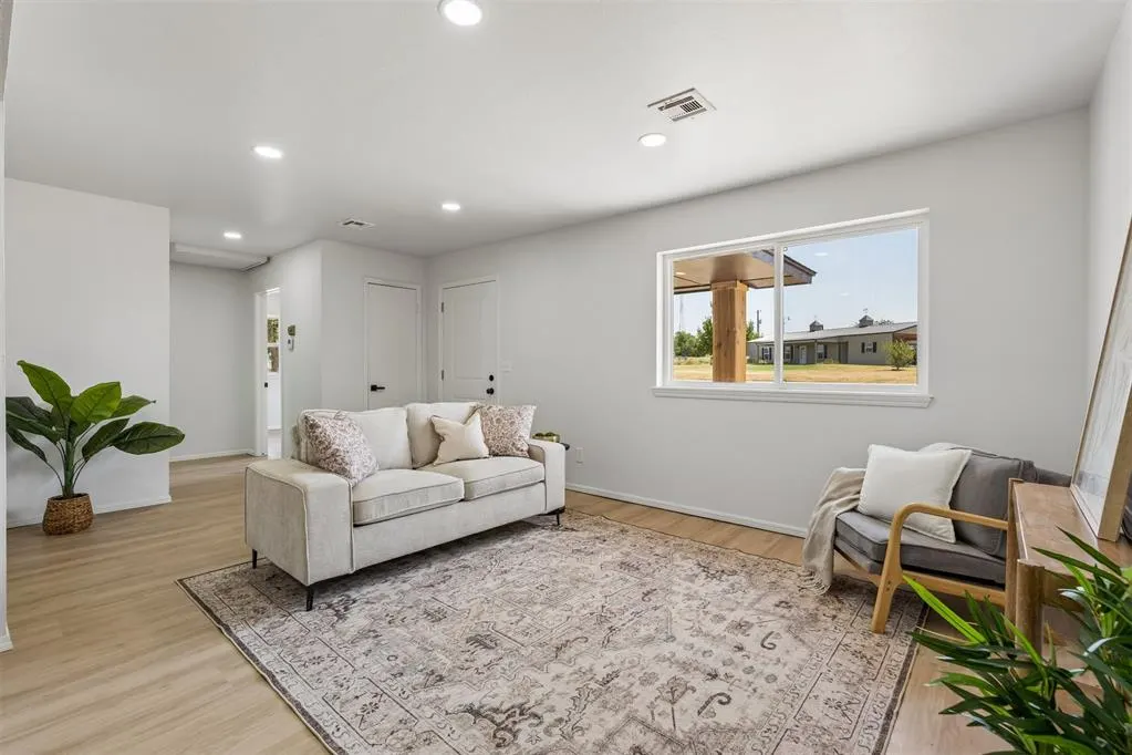 Photo 7 — 2024 E Robberts Avenue, Kingfisher, OK 73750