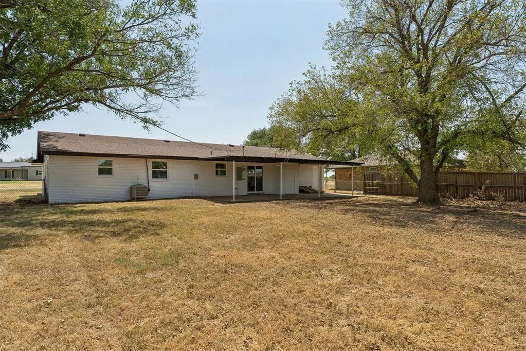 Photo 43 — 2024 E Robberts Avenue, Kingfisher, OK 73750