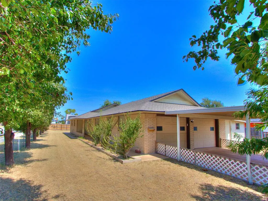 Front exterior — 10500 N Western Avenue, Oklahoma City, OK 73114