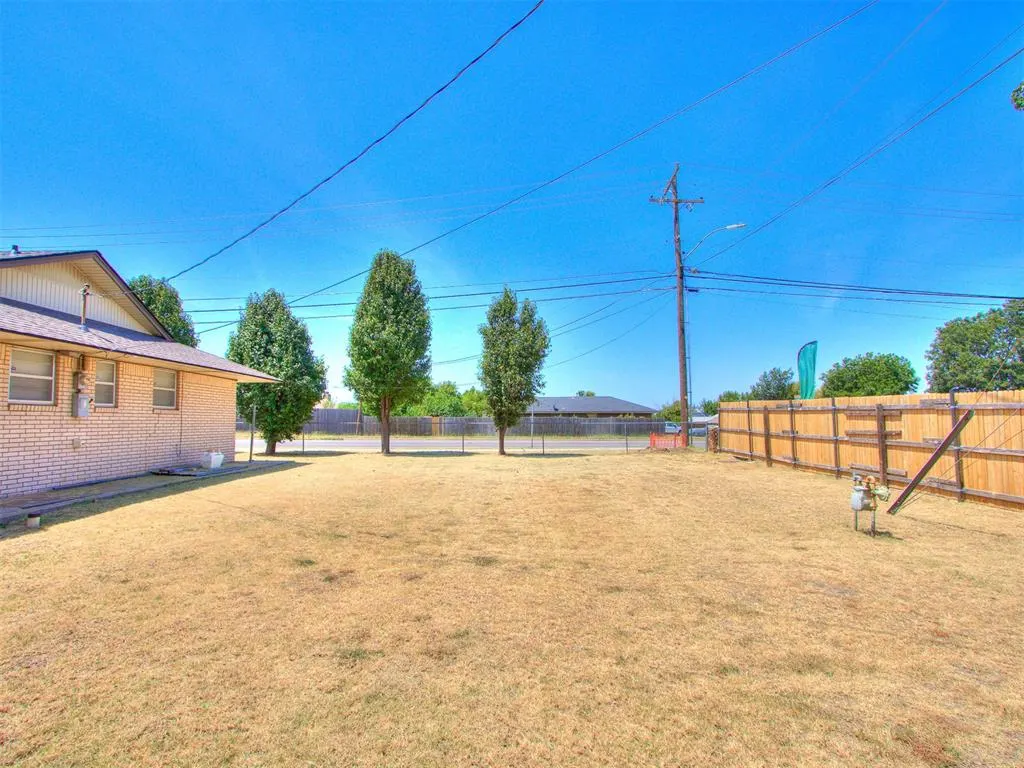 Photo 17 — 10500 N Western Avenue, Oklahoma City, OK 73114