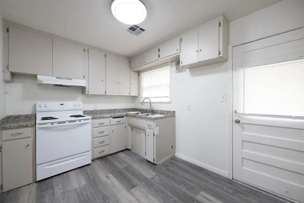 Photo 8 — 548 E Grumman Drive, Oklahoma City, OK 73110