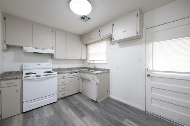 Photo 8 — 548 E Grumman Drive, Oklahoma City, OK 73110