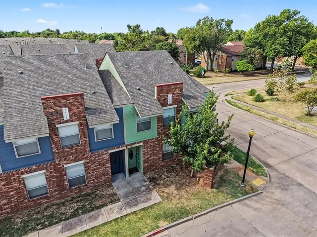 Photo 4 — 2109 Houston Street, Norman, OK 73071