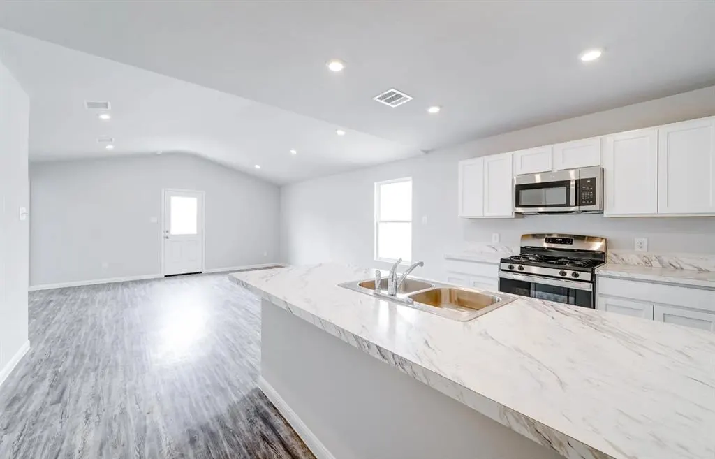 Photo 2 — 2812 Scissortail Drive, Chickasha, OK 73018