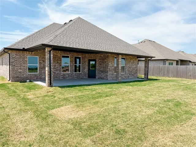 Photo 2 — 1916 Sama Way, Yukon, OK 73099