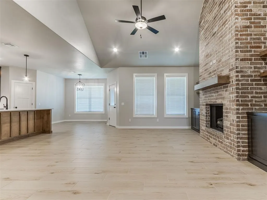 Photo 5 — 1916 Sama Way, Yukon, OK 73099