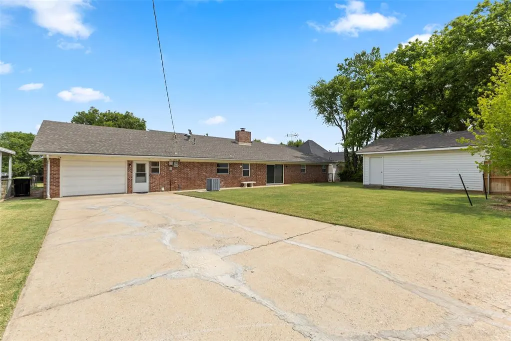 Photo 23 — 121 W 17th Street, Ada, OK 74820