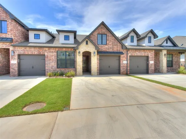Photo 2 — 4109 Abbey Park Creek, Edmond, OK 73025