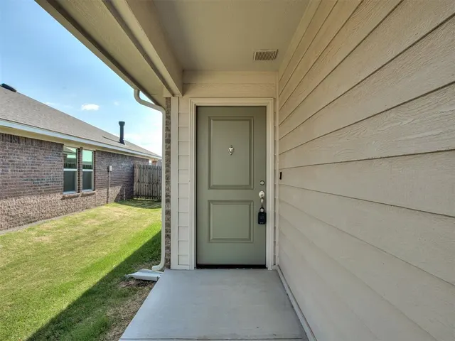 Photo 4 — 13604 Grass Plain Avenue, Yukon, OK 73099