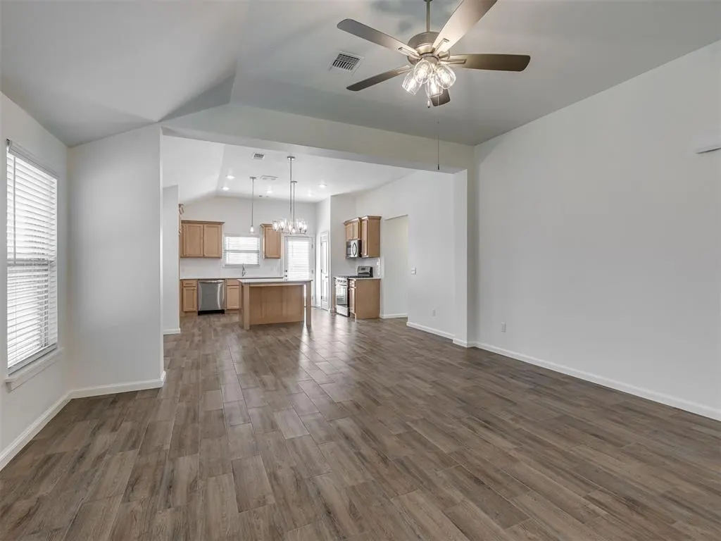 Photo 7 — 13604 Grass Plain Avenue, Yukon, OK 73099